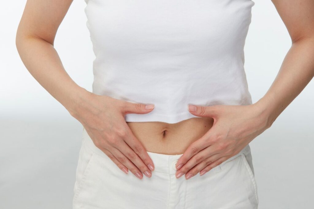 איך להיפטר משומן ויסרלי פנימי בעזרת תזונה קטוגנית ואיזון הורמונלי