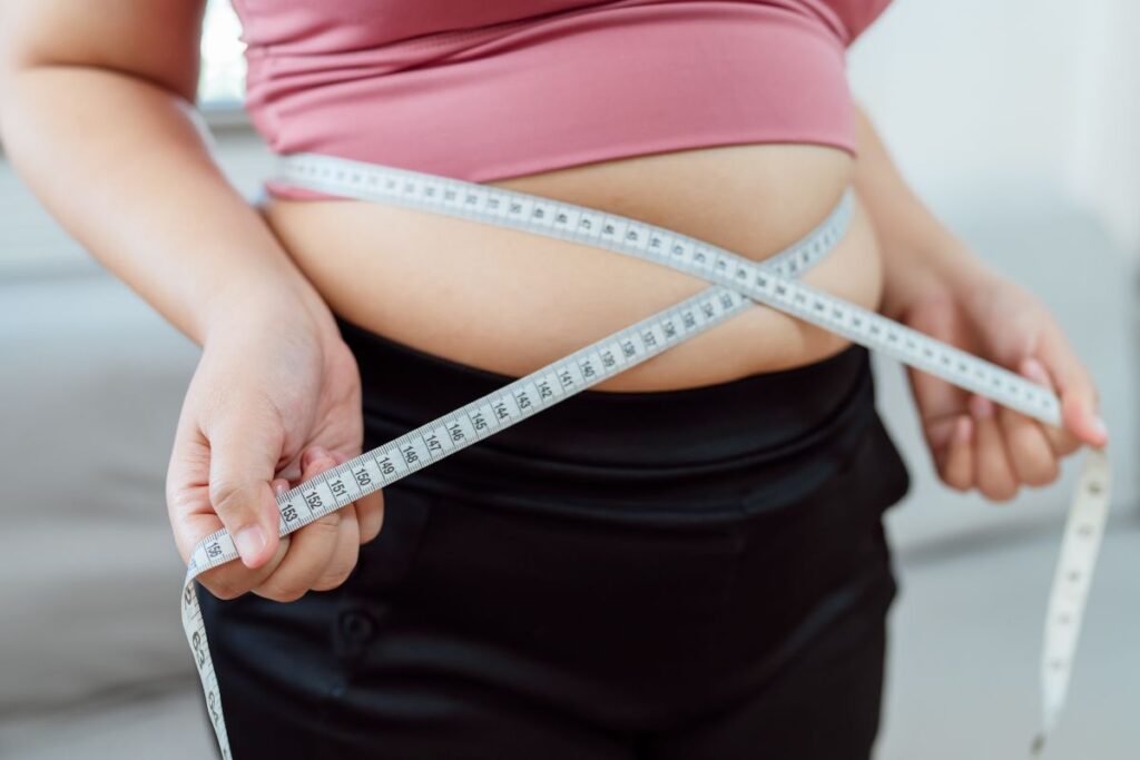 מדידת היקפים והסבר על ההבדל בין שומן תת עורי לשומן ויסרלי פנימי בתזונה קטוגנית